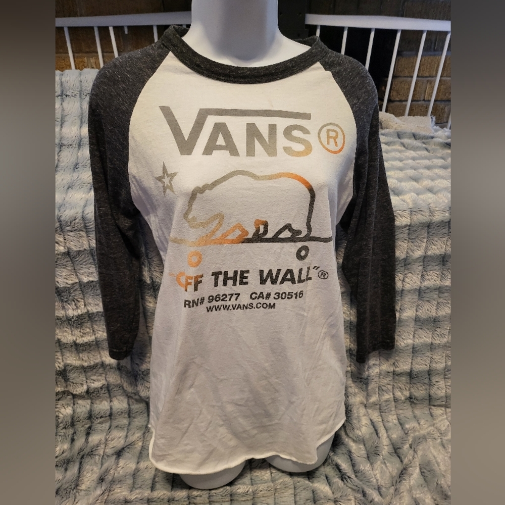 3/4 sleeve vans shirt size small